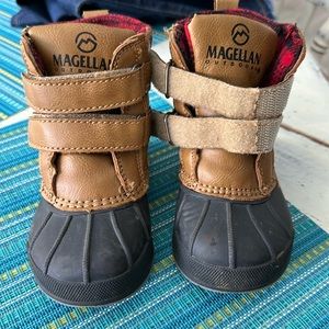 Toddler size 7D Magellan Outdoors winter snow boots